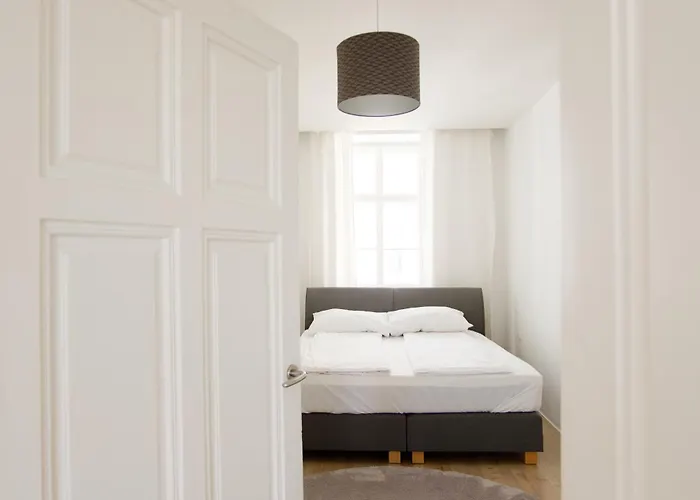 Minimalistic Near Naschmarkt Appartement *